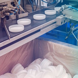 Compléter des pièces plastiques moulées par injection