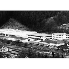 Plastic injection moulding manufacturer H&K Müllers plant in 1988 Plasitc injection moulding factory H&K Müller in 1988
